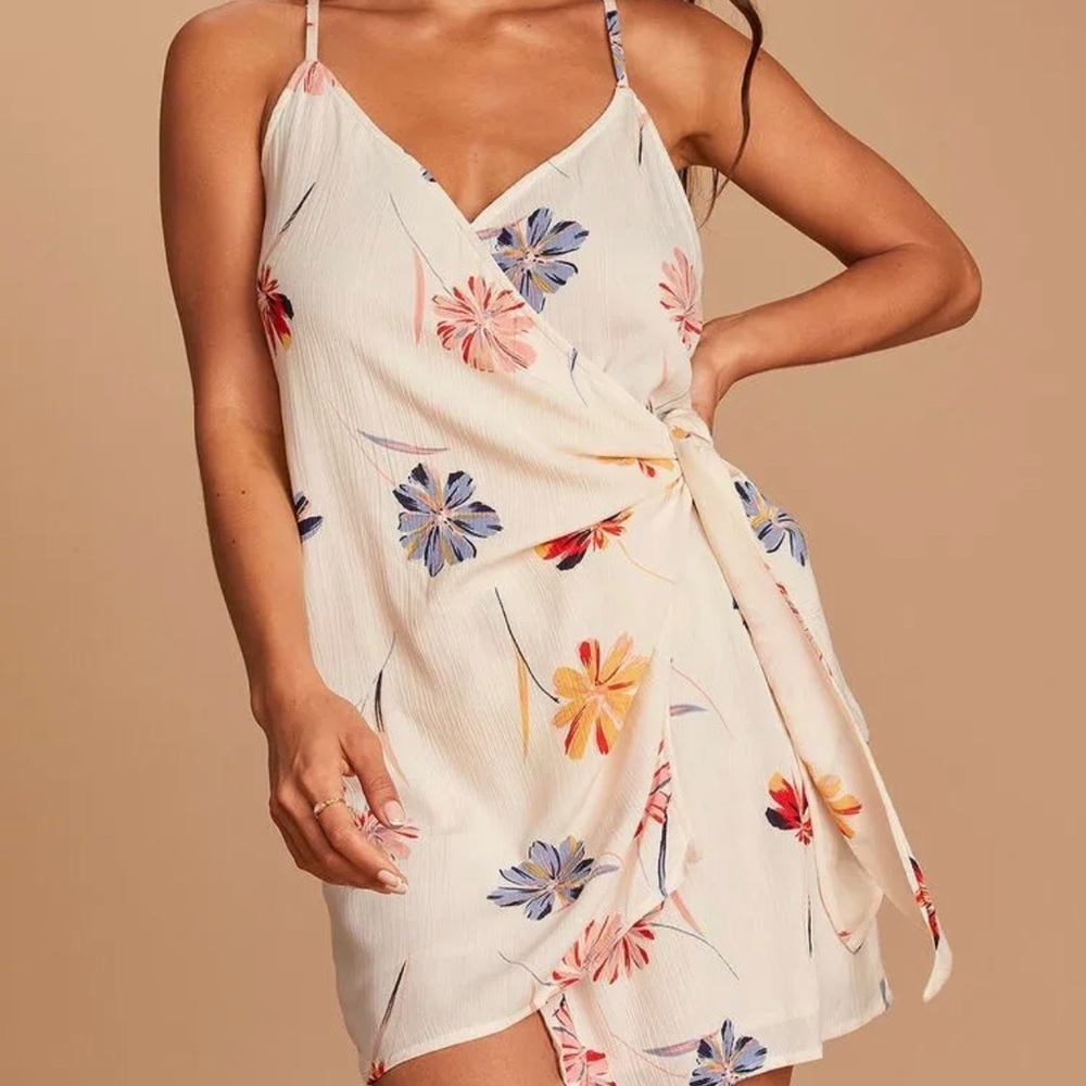 Lulus Marlo Cream Floral Print Wrap Dress M NWT